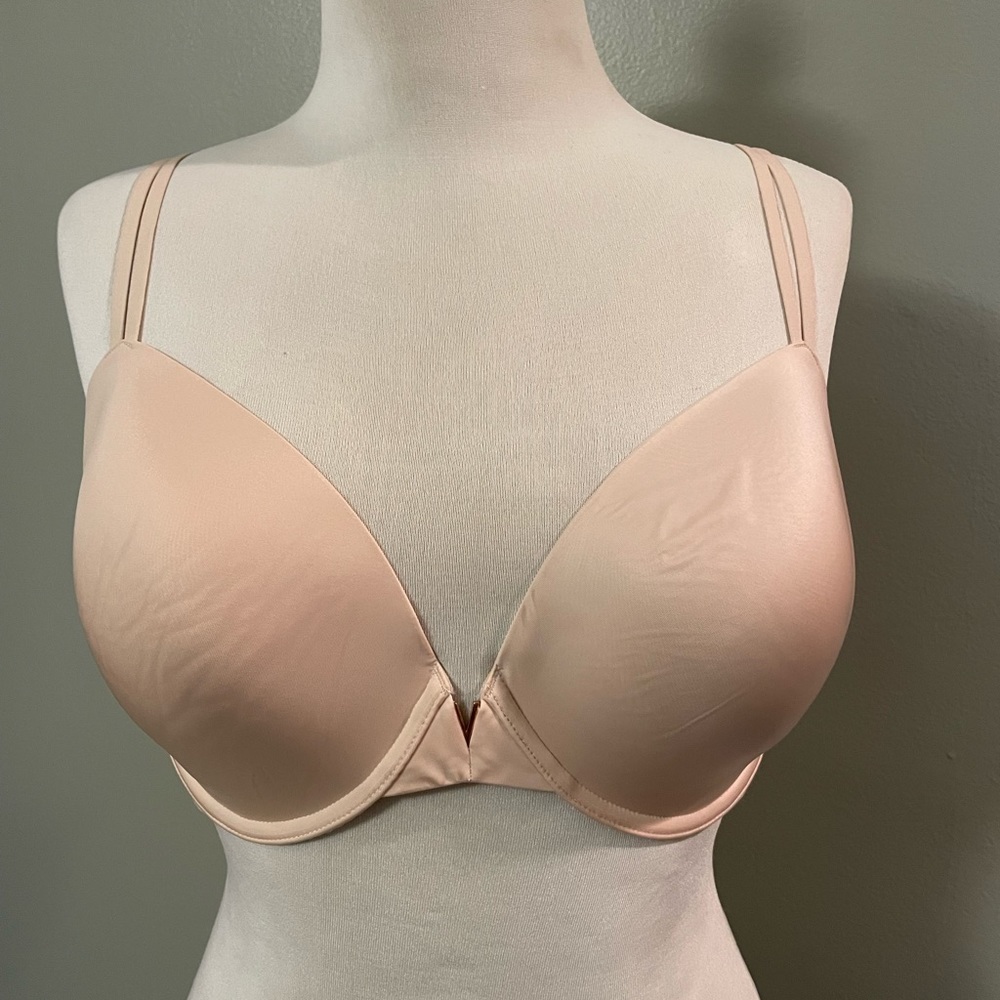 Light Pink Victorias Secret Lightly Lined 2 strap Underwire Bra - 36DDD
